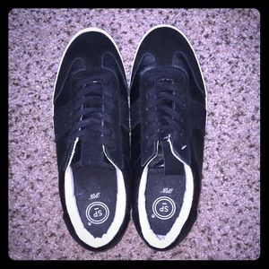 Men’s Fashion Sneakers Sz 9